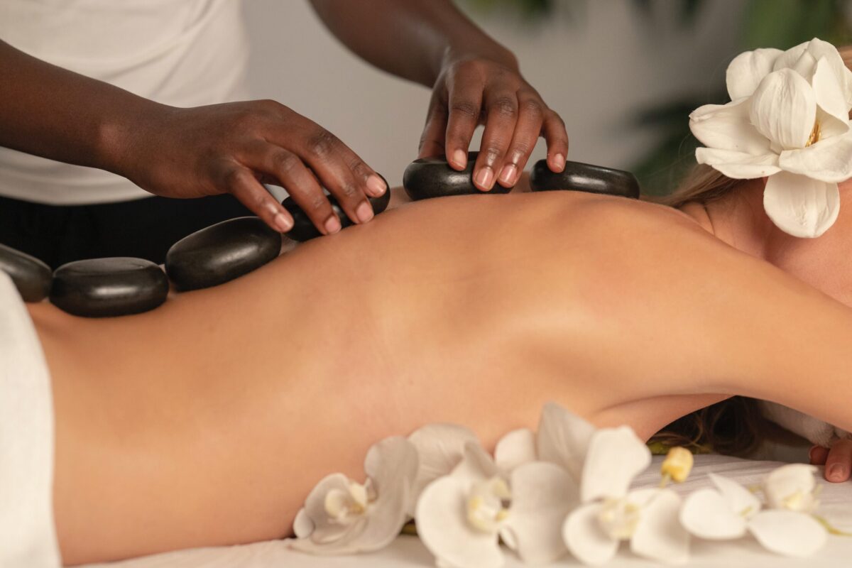 You are currently viewing “Unwind and Rejuvenate: The Power of Remarkable Aromatherapy Massage for Your Mind and Body”